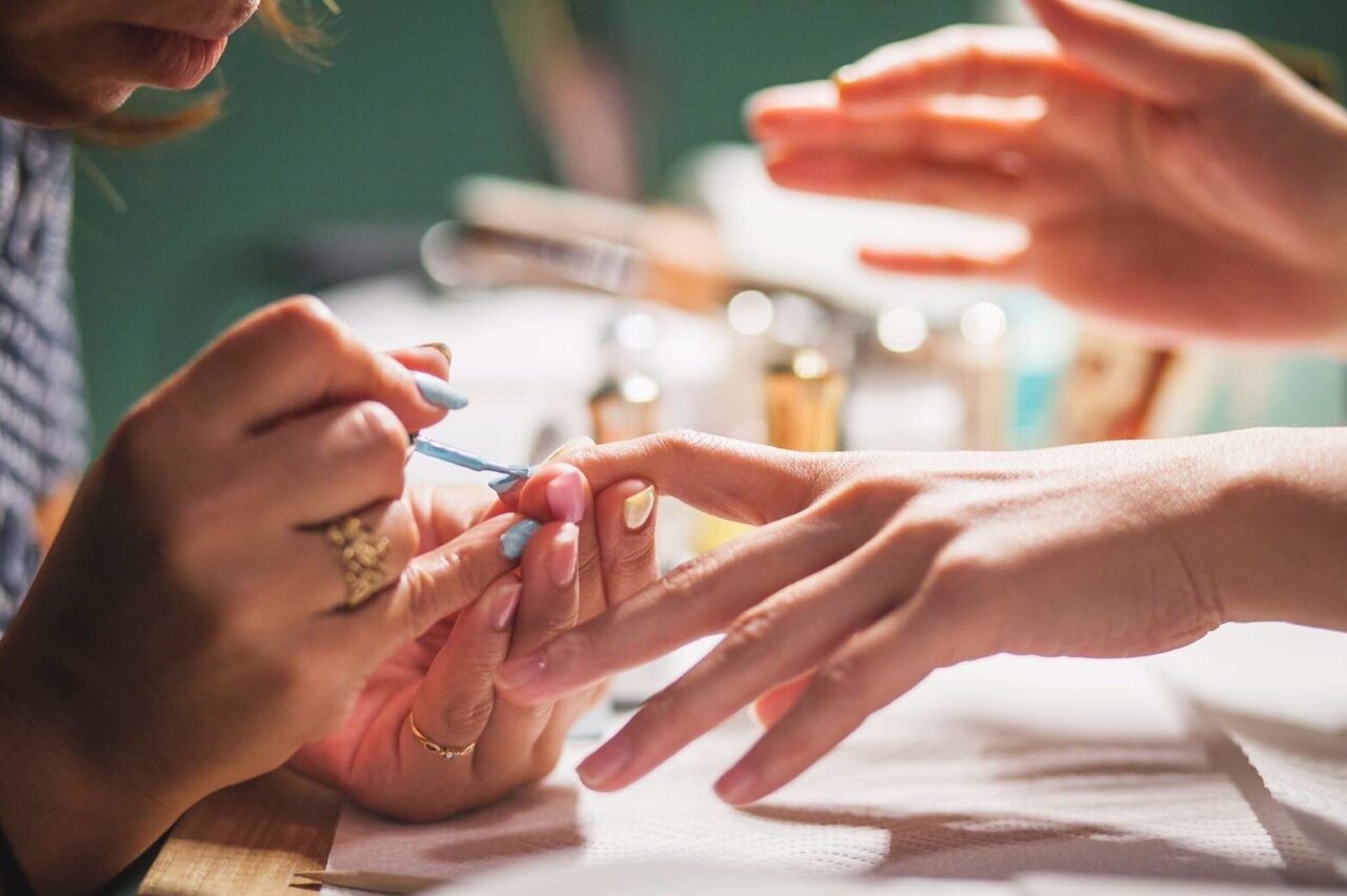 九十九里・東浪見の個人ネイルサロン（落ち着いた雰囲気のデザイン例）